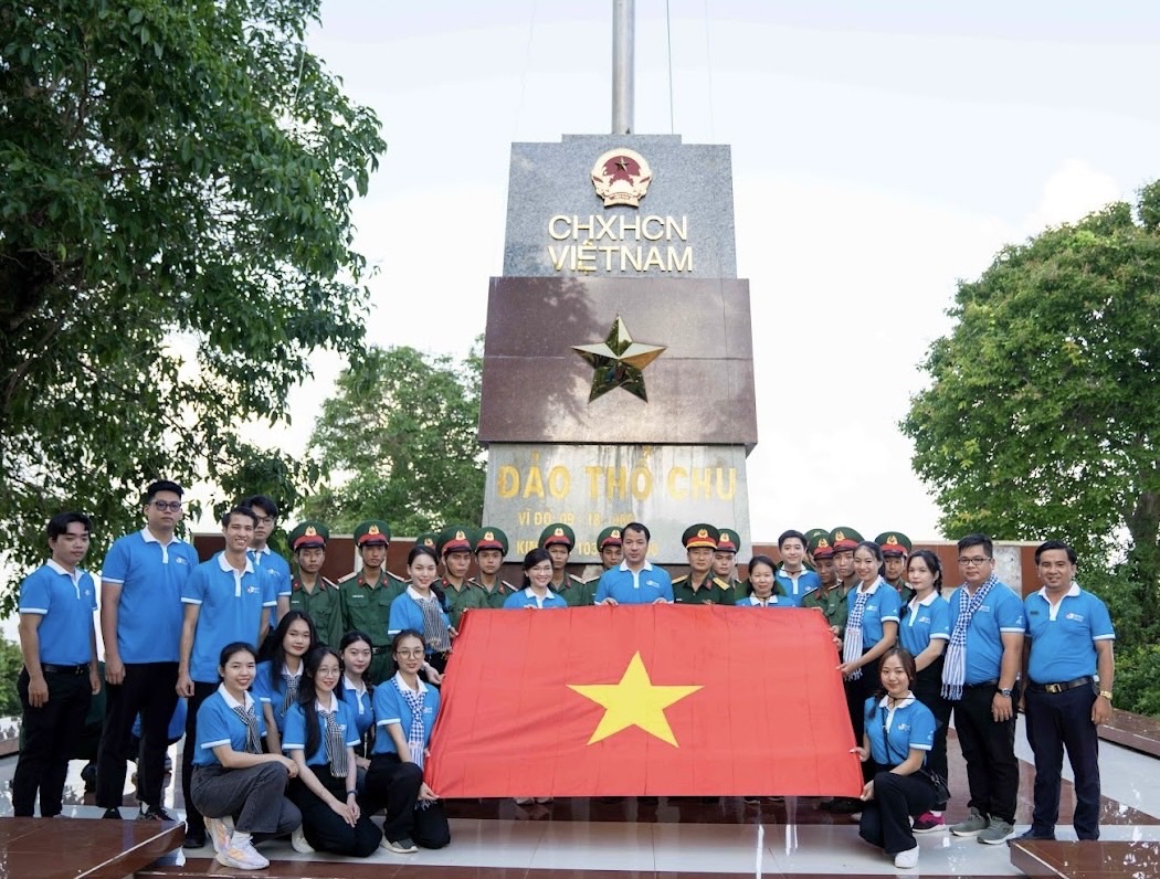 Sinh viên khơi khát vọng, xây hoài bão, dành trọn tình yêu đối với chủ quyền biển đảo quê hương